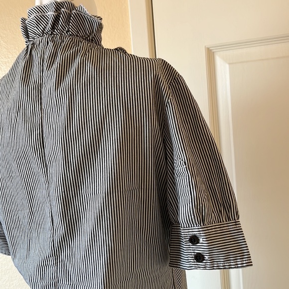 Quiksilver ruffle detail short sleeve blouse Small - Picture 6 of 11